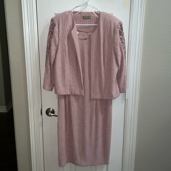 Pink 2 Piece Dress with Lace. - Picture 4 of 15